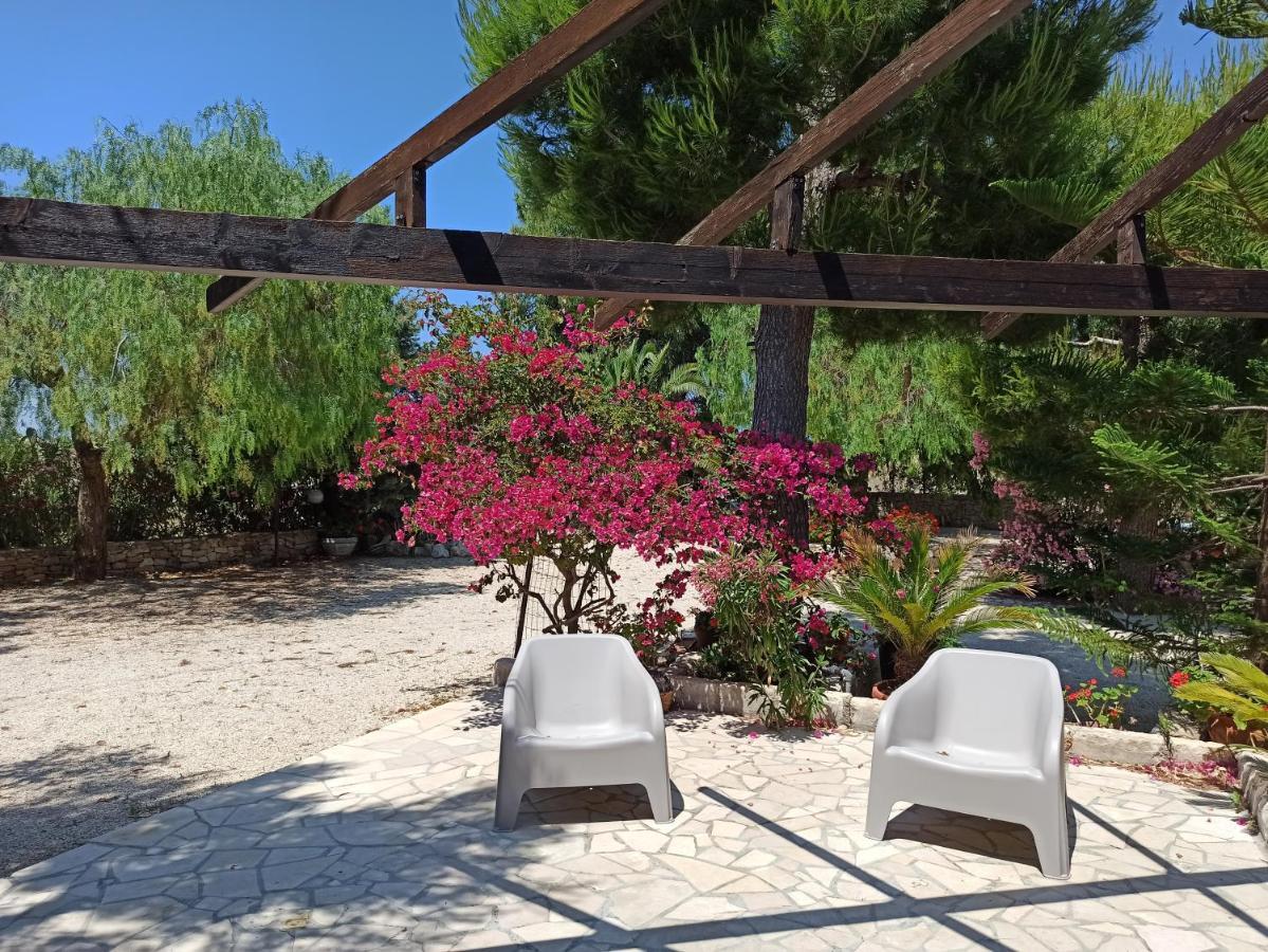 Villa Beatrice Serranova Bagian luar foto
