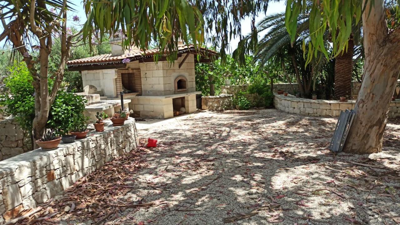 Villa Beatrice Serranova Bagian luar foto