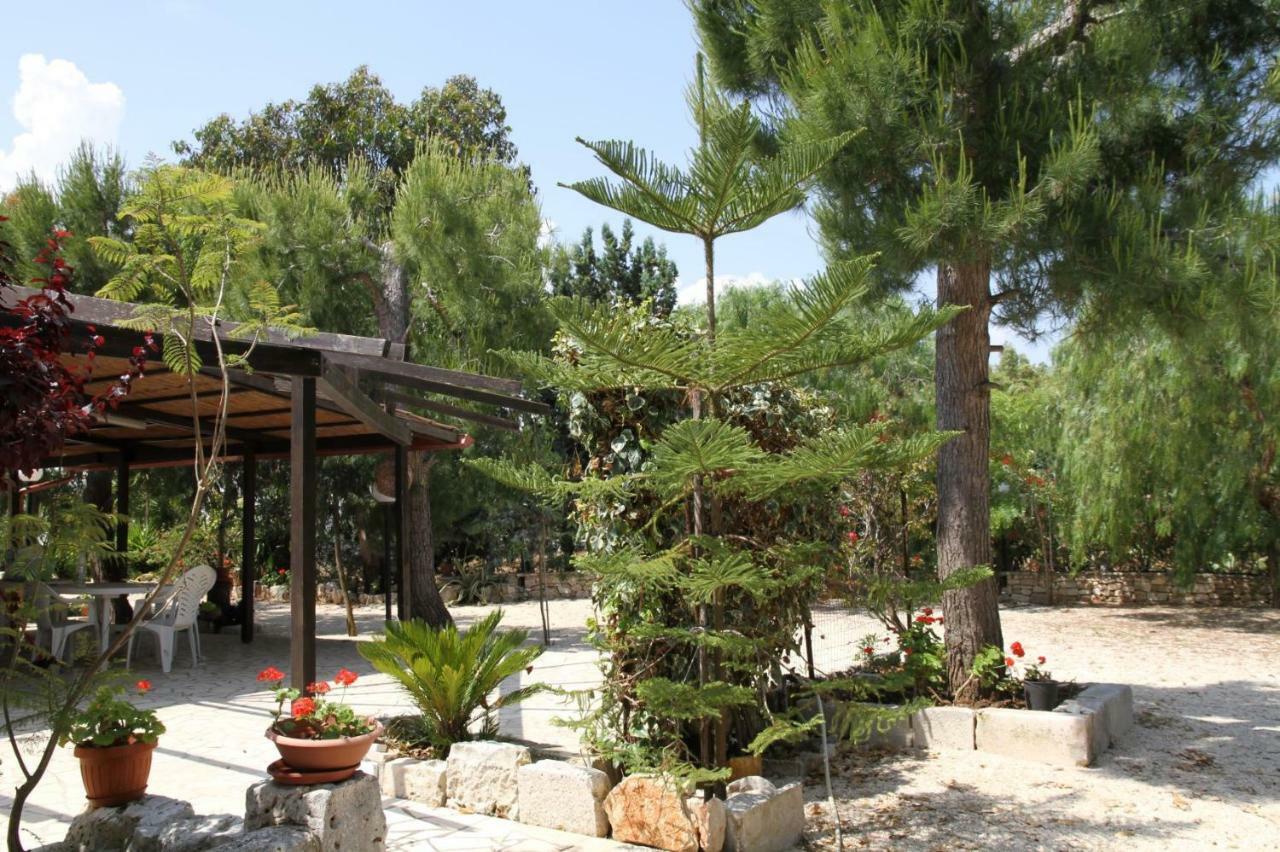 Villa Beatrice Serranova Bagian luar foto