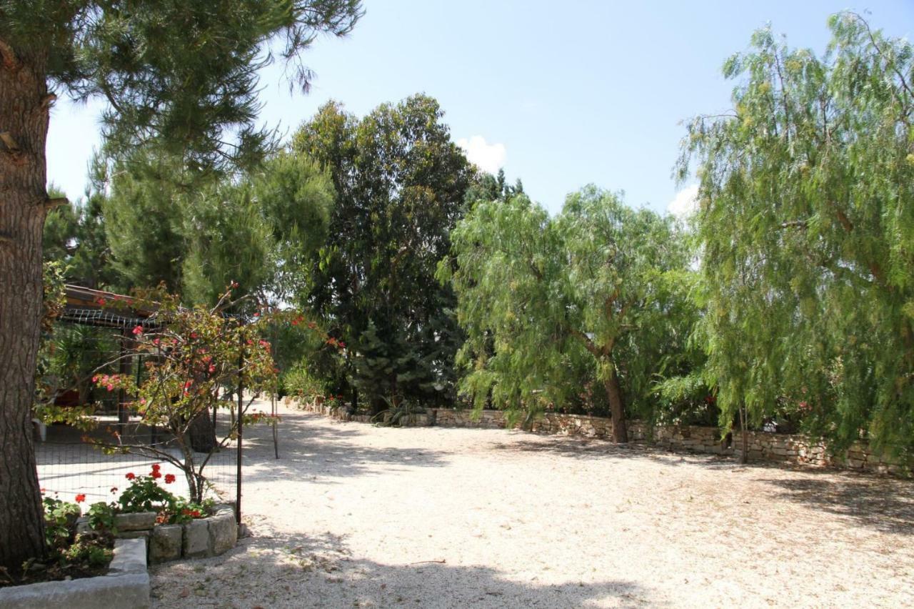 Villa Beatrice Serranova Bagian luar foto