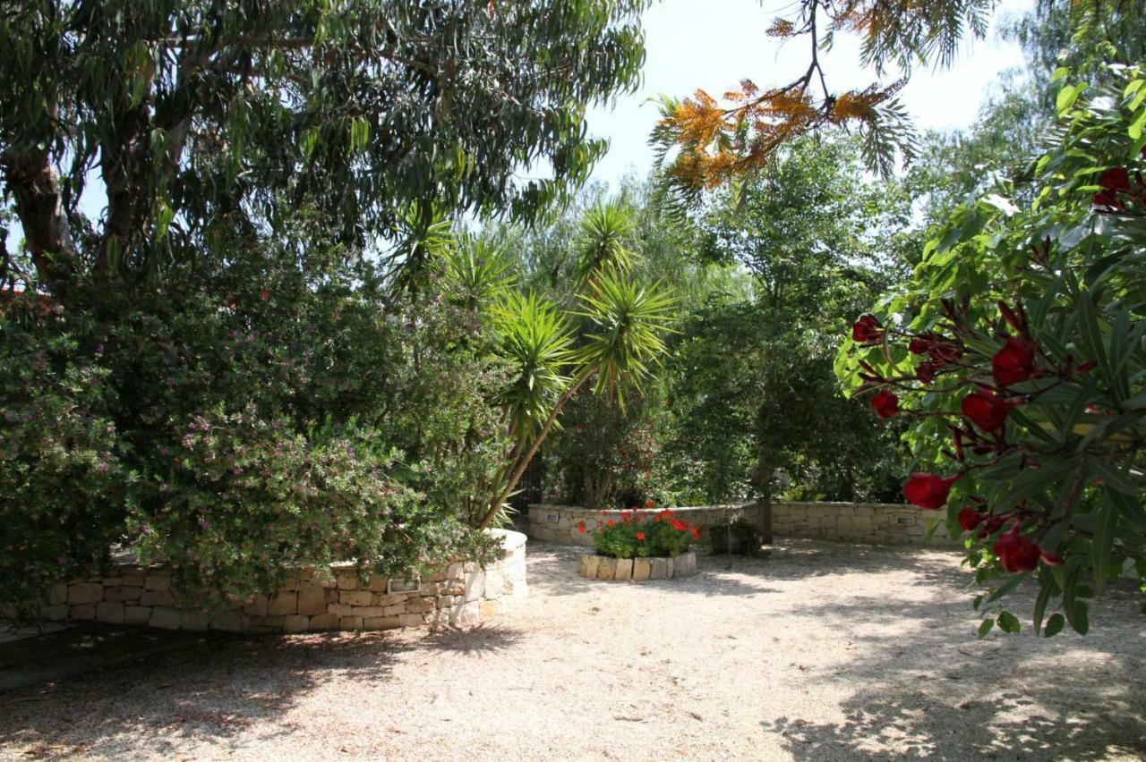 Villa Beatrice Serranova Bagian luar foto